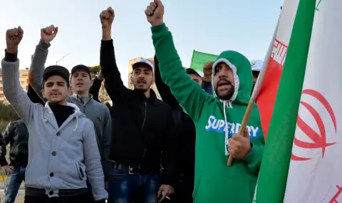 Екзекутираха публично мъж, обвинен в изнасилването и убийството на момиче в Иран - 1