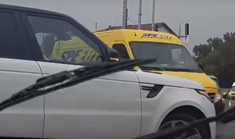 Нагла дама "отсече" цяла колона, за да мине на червено (ВИДЕО) - 1