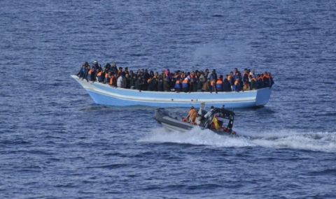 Италианската брегова охрана спаси 1200 мигранти край Сицилия - 1