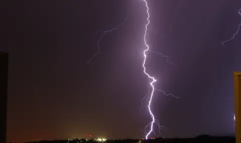 Гръмотевични бури в половин България - 1
