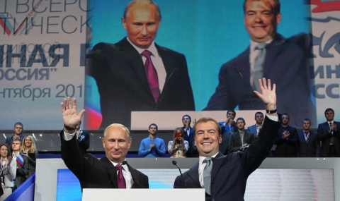 Кремъл се съпротивлява срещу размяната на Медведев с Путин - 1