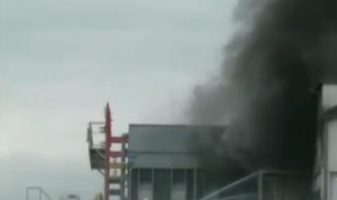Потушиха големия пожар във фабриката в Катуница - 1