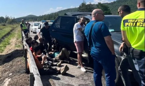 Хванаха 16 мигранти на "Тракия" посока София  - 1