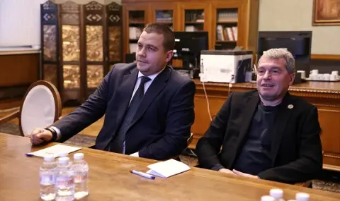 Депутати от ИТН напуснаха пленарната зала заради декларация на ПП-ДБ за младите лекари - 1