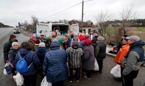 Доброволци, предоставящи хуманитарна помощ, са били задържани от руски военни в Украйна - 1