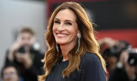 6-минутни овации и сълзи в очите за Джулия Робъртс на премиерата ѝ на филмовия фестивал във Венеция - 1