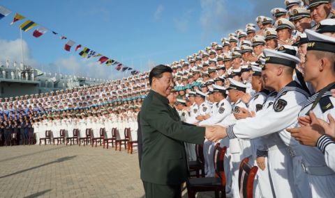Китайската армия демонстрира военната си мощ  - 1