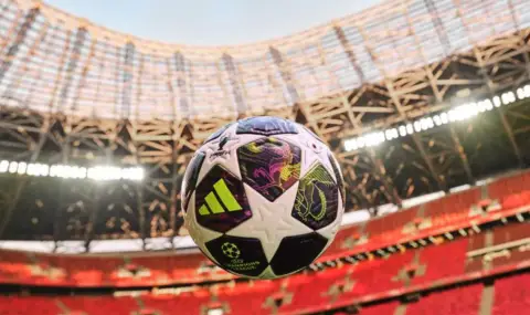 УЕФА разкри новата топка за плейофите и финала на Шампионската лига – ето как изглежда тя - 1