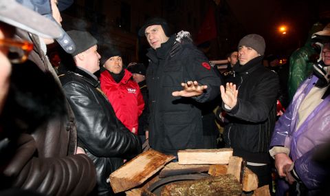 След вчерашните руски удари: Метрото в Киев пак върви, водоснабдяването е възстановено  - 1