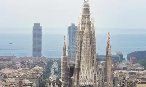 След близо 150 г. строеж „Саграда Фамилия“ в Барселона е най-високата църква в света - 1