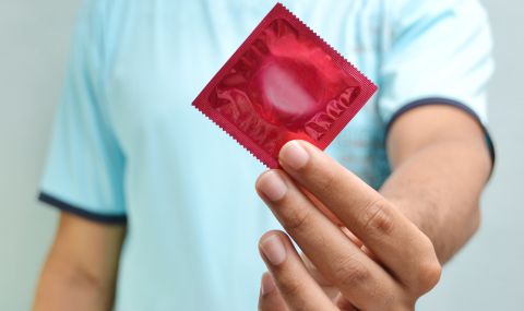 От днес младежите във Франция ще си взимат безплатно презервативи от аптеките - 1