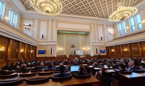 Парламентът прие единодушно страната ни да предоставя хуманитарна помощ за Украйна - 1