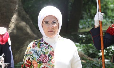 Турската първа дама връща в училище жени, принудени да се откажат от образованието си на ранен етап - 1