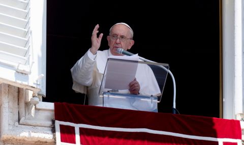 Папа Франциск се извини, че е трябвало да отмени пътуването си до Африка - 1