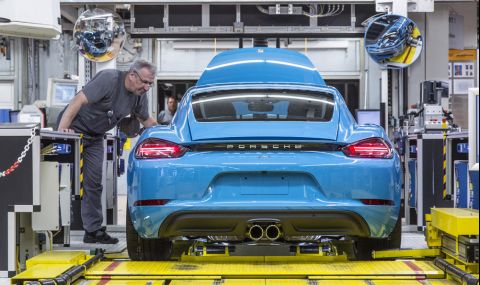 Porsche инвестира 500 милиона евро, за да произвежда ново поколение спортни коли - 1
