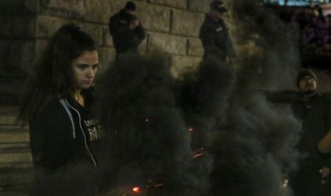 Благотворителна кампания на поредния антиправителствен протест - 1