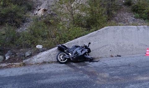 Мотоциклетист загина при удар с камион - 1