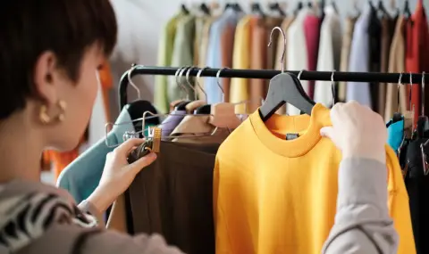 Стилисти посочиха цветовете на дрехите, които облекчават умората - 1