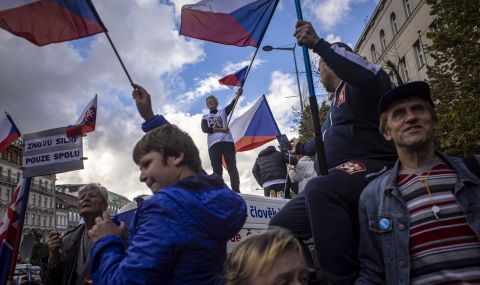 Хиляди в Прага поискаха оставката на правителството - 1
