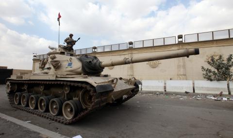 Египет разположи танкове по границата с Либия - 1