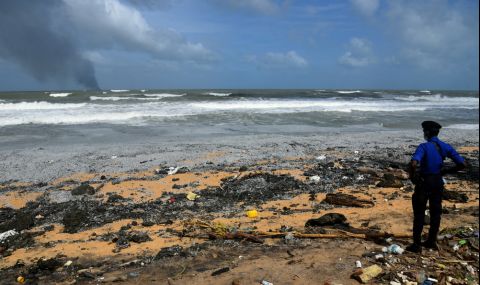 Потъващ кораб край Шри Ланка може да причини екологично бедствие - 1