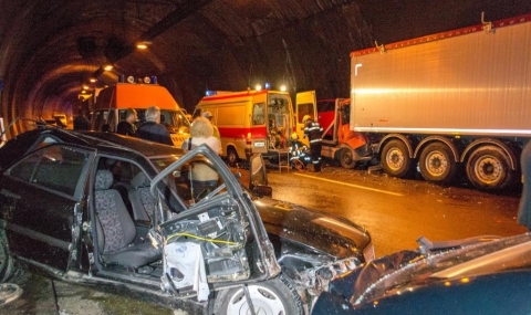 Повдигнаха обвинения за катастрофата с 50 коли в тунела &quot;Витиня&quot; - 1