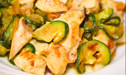 Рецепта за вечеря: Пиле с тиквички - 1