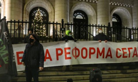 Протести с искане за оставката на правителството и главния прокурор - 1