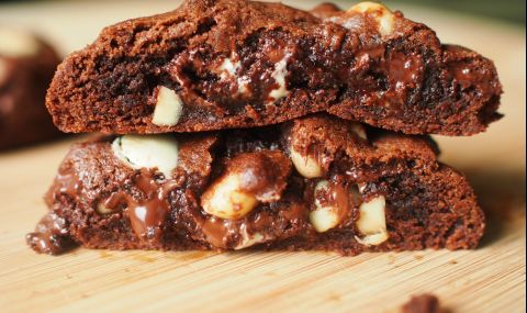 Рецепта на деня: Слепени орехови бисквити с течен шоколад - 1