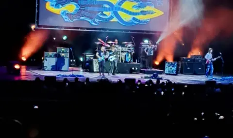 The Power of Rock: Joe Satriani and Steve Vai took the full Hall 1 of the National Palace of Culture on a kind of round- - 1