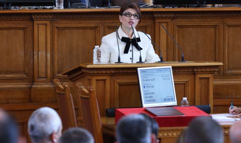 Десислава Атанасова: Изборите дават път за изход от кризата - 1