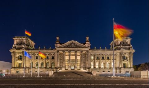 Райхстагът в Берлин ще свети нощем въпреки пестенето на енергия - 1