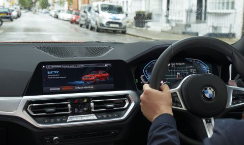 BMW поощрява карането на ток с безплатно зареждане - 1