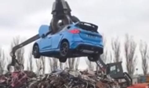 Унищожаването на един нов Ford Focus RS - 1