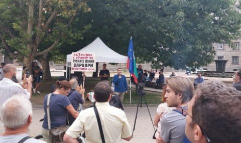 Нов протест срещу преговорите с "Газпром" - 1