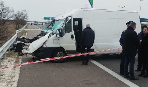 Катастрофиралият микробус с мигранти не е бил сам, имало е и втори - 1