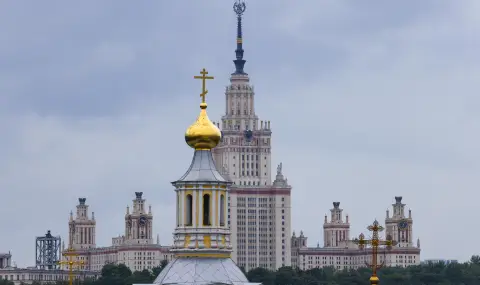Русия под натиск: петролен срив, корупционни арести и забрана на руската култура в Украйна - 1