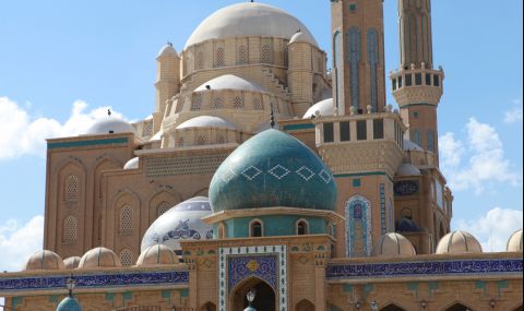 Свлачище е причинило смъртта на седем души в шиитско светилище - 1