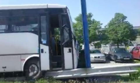 Градски автобус катастрофира до Пловдив, шофьорът е починал - 1