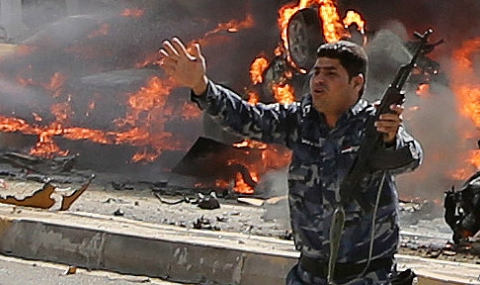 60 убити при атака на затворнически конвой в Ирак - 1