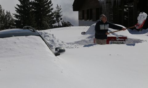 Снеговалежите продължават, условия за виелици и навявания в планинските проходи - 1