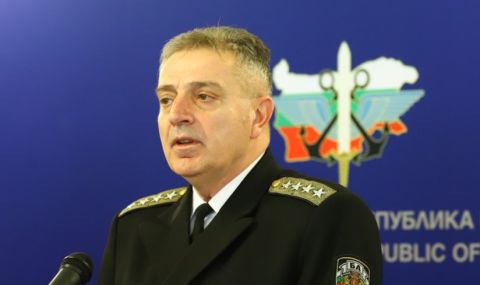 Адмирал Ефтимов: Изпитанията са много, но армията е на своя пост - 1