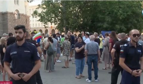 Протести пред Президентството срещу Радев - 1