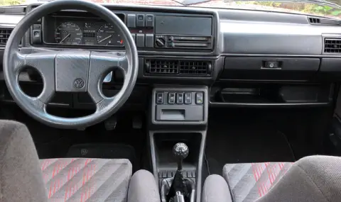 Знаете ли, че "топката за голф" на скоростния лост на Volkswagen Golf Mk2 е нещо повече от декорация? - 1