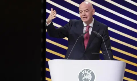 Президентът на ФИФА също почете Боби Михайлов - 1