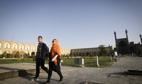 Заливат с киселина жени в Иран заради &quot;разпасан&quot; хиджаб - 1
