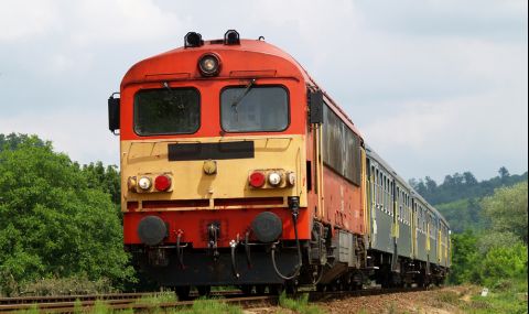 Пет са жертвите при блъсъка на камион с влак в Унгария - 1