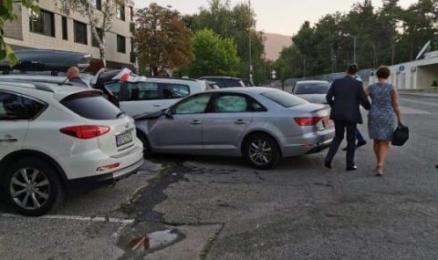 Руски дипломатически автомобили катастрофираха пред посолството в София - 1
