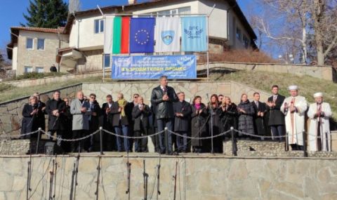 Карадайъ: Да почетем героизма на всички, които платиха с живота си за демокрацията в България - 1