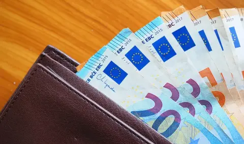 България въведе еврото, връщане назад няма